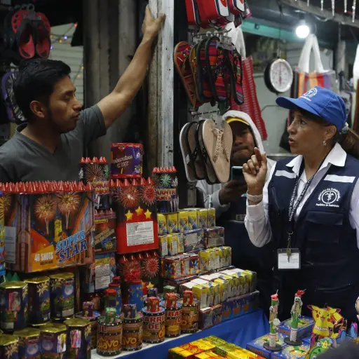 Inspeccionan-ventas-de-juegos-pirotecnicos-en-La-Terminal-scaled-1.jpg ,