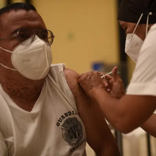 vacunacion-contra-la-covid-19-pandemia-2021-2022-fotos-edwin-bercian-6.jpg ,