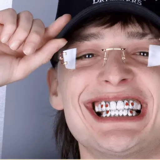 peso-pluma-emisoras-unidas-septiembre-2023.png ,