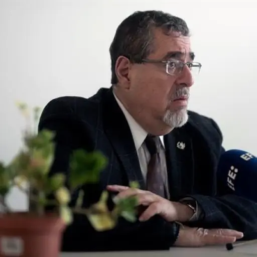 bernardo-arevalo-dice-revocara-decretos-gobierno-saliente-emisoras-unidas-2.jpg ,