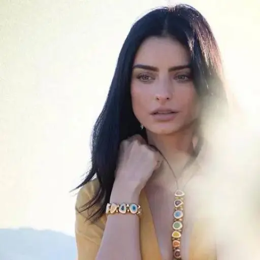 aislinn-derbez.webp ,