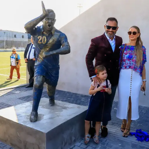 estatua-carlos-pescado-ruiz.jpg ,