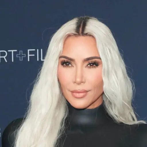 kim-kardashian-emisoras-unidas-diciembre-2022-.png ,