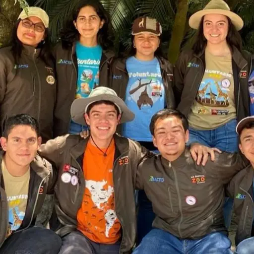 Voluntarios-Zoologico-La-Aurora-2.jpg ,