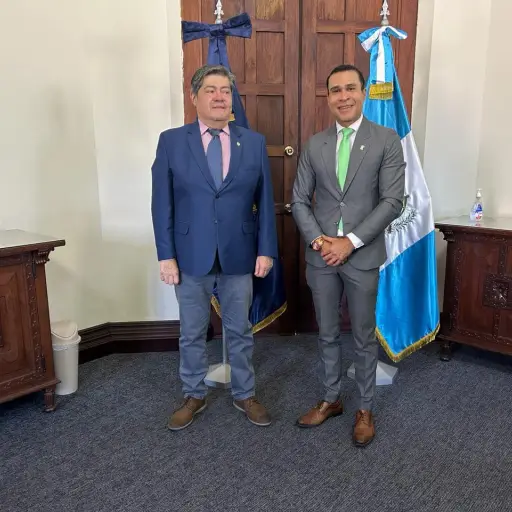 reunion-alcalde-mixco-ministro-gobernacion-emisoras-unidas.jpg ,