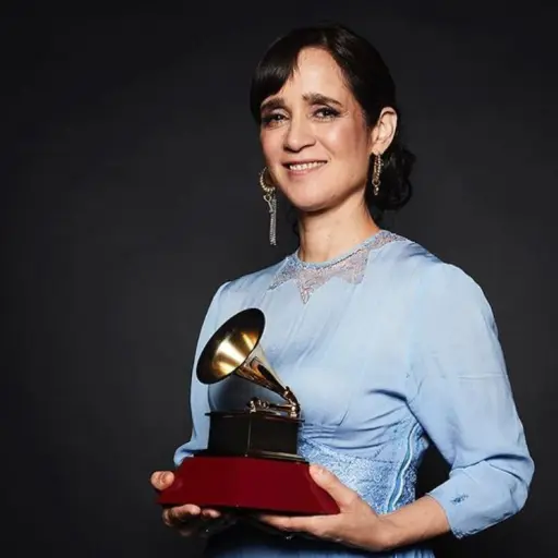 Julieta-Venegas-1.jpeg ,