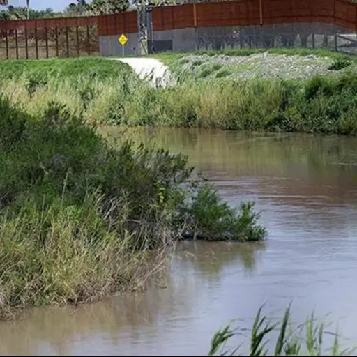 Piden-a-migrantes-no-cruzar-el-rio-Bravo-tras-muerte-de-personas-1-1.jpg ,