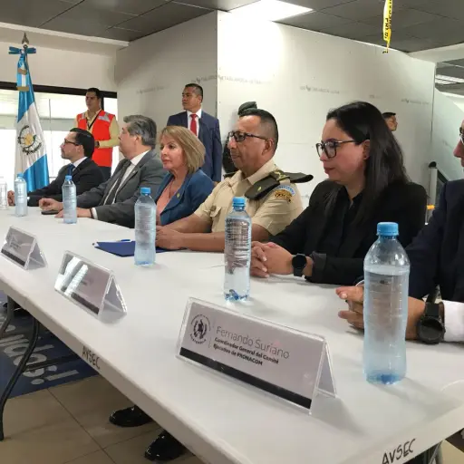 mesa-aeropuerto-la-aurora-emisoras-unidas.jpeg ,