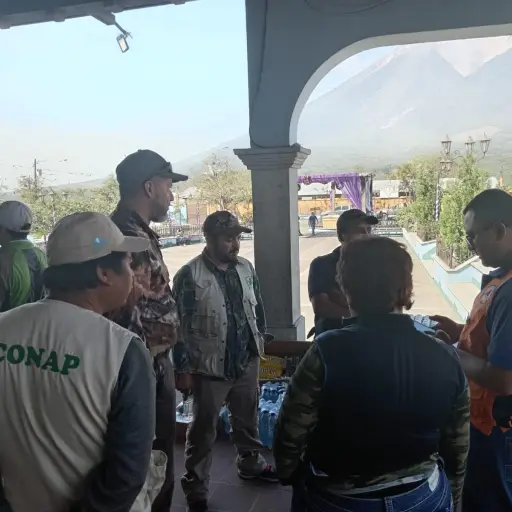 conap-incendio-volcan-agua-emisoras-unidas.jpg ,