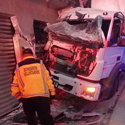 accidente-camion-ruta-interamericana-emisoras-unidas.jpeg ,