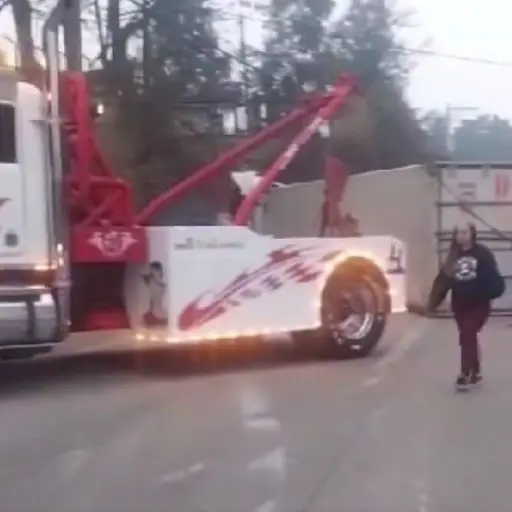 trailer-volcado-ruta-atlantico-emisoras-unidas.jpg ,