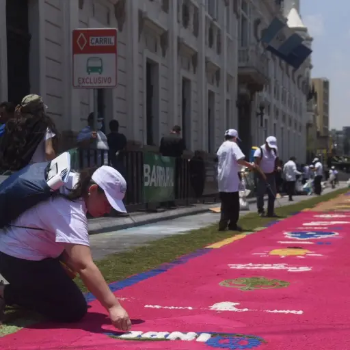 alfombra-mas-grande-ciudad-viernes-santo-municipalidad-de-guatemala-1.jpeg ,