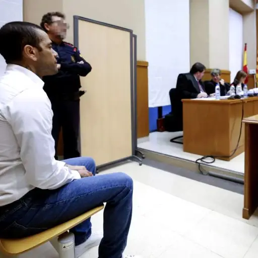 dani-alves-prision-2.jpg ,