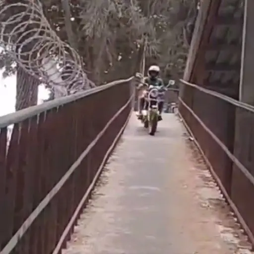 motorista-pasarela-villa-nueva-emisoras-unidas.jpg ,