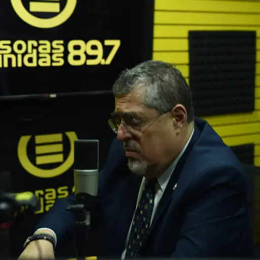 presidente-bernardo-arevalo-entrevista-emisoras-unidas3-scaled-1.jpeg ,