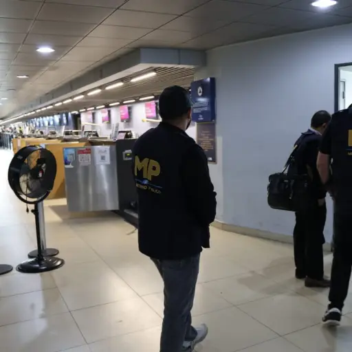ministerio-publico-diligencia-aeropuerto-la-aurora-emisoras-unidas.jpeg ,