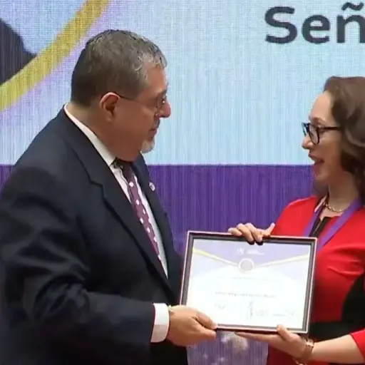 gobierno-arevalo-mujeres-reconocimiento-laparra-emisoras-unidas2.jpeg ,