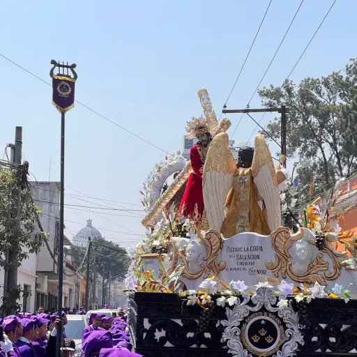 procesion-jesus-nazareno-indulgencia-martes-santo-emisoras-unidas4.jpeg ,