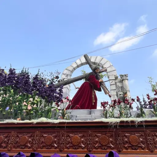 procesion-tres-potencias-la-parroquia-lunes-santo-emisoras-unidas.jpeg ,