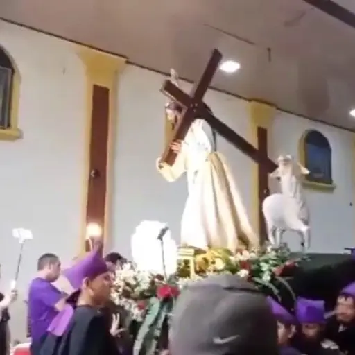 Jesus-Nazareno-de-Mazatenango-antes-de-caer-del-anda-.jpg ,