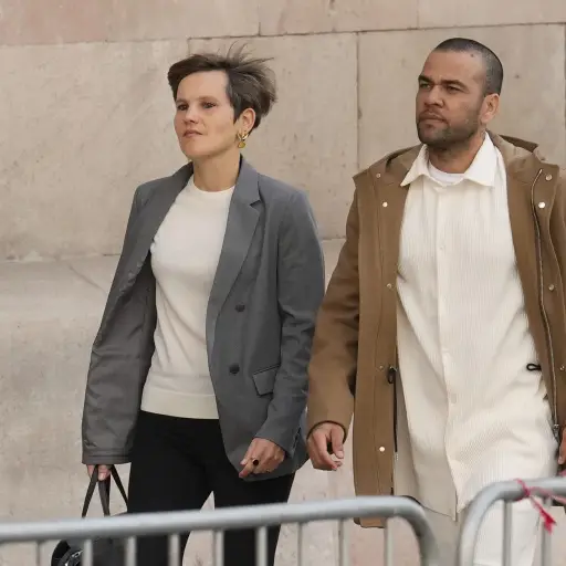 dani-alves-alves-fiesta-tras-salir-de-prision-marzo-2024-scaled-2.jpg ,