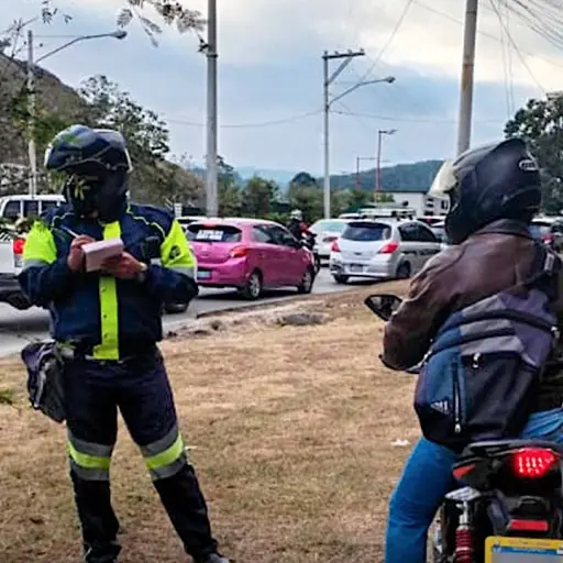 motorista-intenta-agredir-a-peaton.png ,