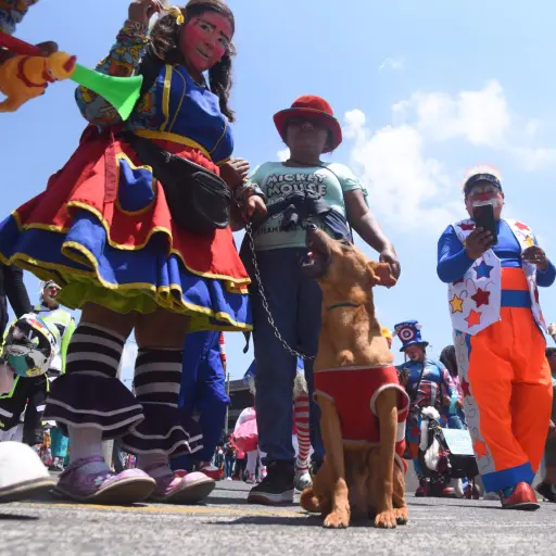 desfile-payasos-artistas-guatemala-emisoras-unidas8-scaled-1.jpeg ,