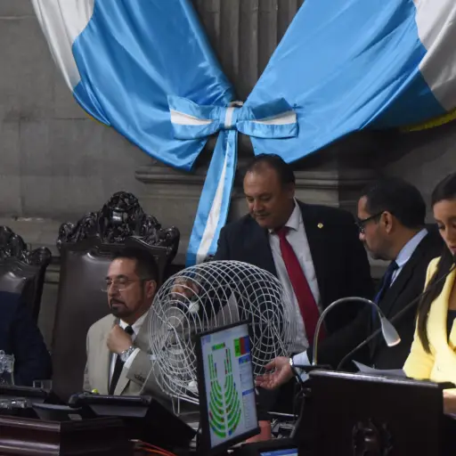 congreso-comision-pesquisidora-antejuicio-magistrados-tse-emisoras-unidas-scaled-1.jpeg ,