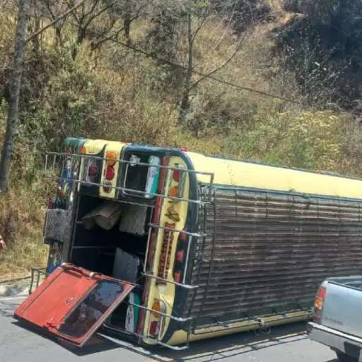 accidente-bus-chimaltenango-emisoras-unidas.jpg ,