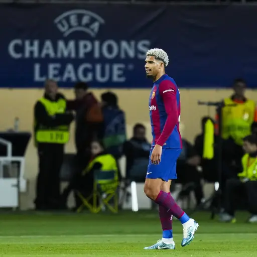 ronald-araujo-barcelona-champions-league-abril-2024-scaled-1.jpg ,
