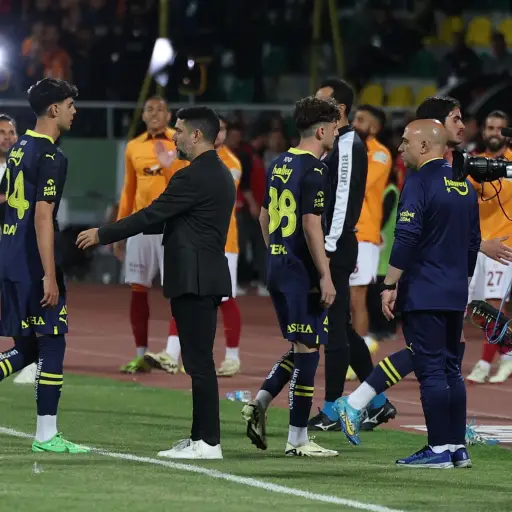 fenerbahce-se-retira-de-la-final-de-la-supercopa-turca-abril-2024.jpg ,