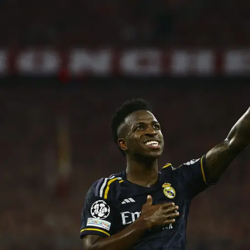 vinicius-aboga.por_.una-noche-magica-en-el-santiago-bernabeu-abril-2025-scaled-2.jpg ,