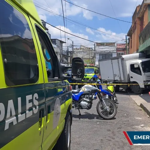 accidente-camion-mujer-nino-zona-6-emisoras-unidas.jpeg ,