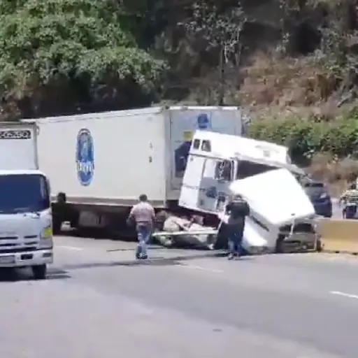 accidente-bajada-villa-lobos-emisoras-unidas.jpeg ,