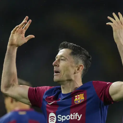 robert-lewandowski-segundo-tripelte-con-barcelona-abril-2024-scaled-1.jpg ,
