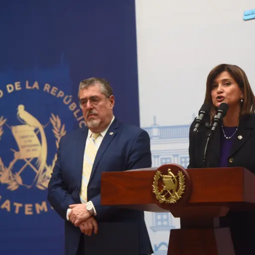 vicepresidenta-karin-herrera-presidente-bernardo-arevalo-emisoras-unidas1-scaled-2-1.jpeg ,