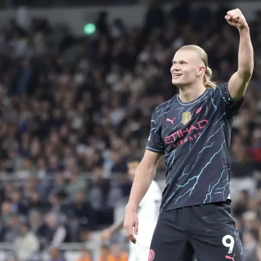 manchester-city-triunfa-y-esta-cerca-de-ser-campeon-mayo-2024-scaled-2.jpg ,