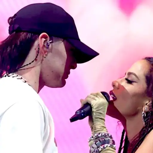 memes-peso-pluma-anitta-coachella-2024.png ,