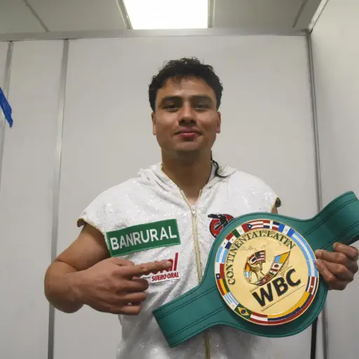 lester-martinez-titulo-wbc-latino-supermedio-scaled-1.jpg ,