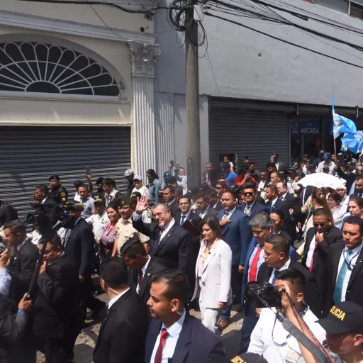 presidente-bernardo-arevalo-caminata-iniciativa-emisoras-unidas3-scaled-1.jpeg ,