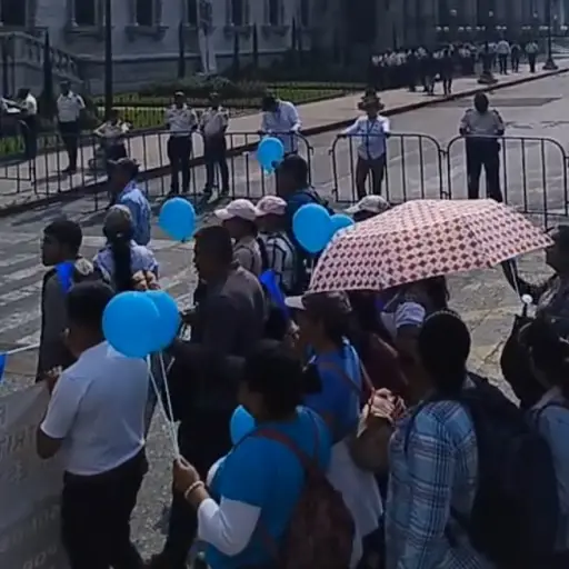 manifestacion-salubristas-capital-emisoras-unidas2.jpg ,