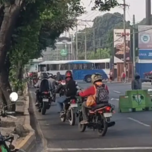 bloqueo-avenida-petapa-usac-emisoras-unidas.jpg ,