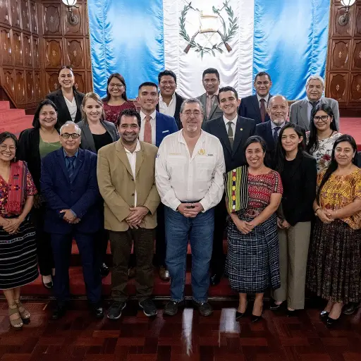 Foto-del-presidente-con-sus-gobernadores-y-gobernadoras.jpeg ,