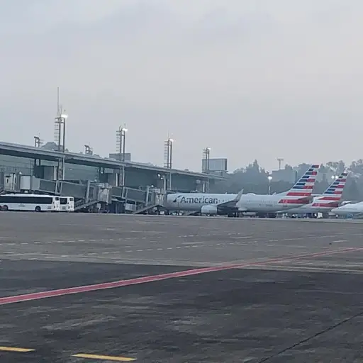 aeropuerto-la-aurora-retoma-operaciones-emisoras-unidas1.jpeg ,