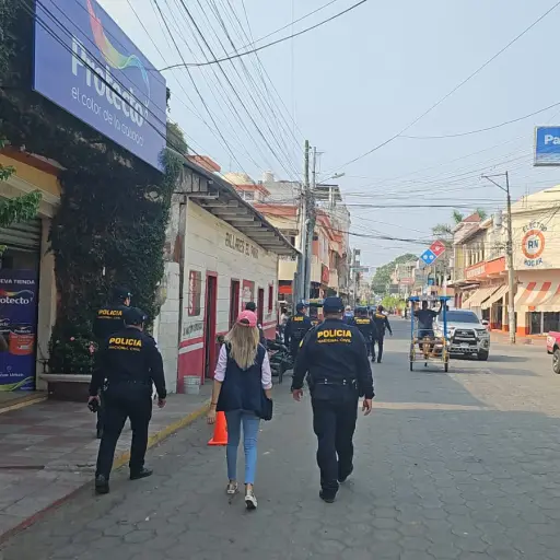 Trabajadores-de-la-PGN-en-labor-de-busqueda-y-rescate-002.jpeg ,