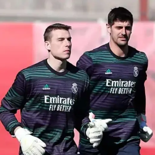 andriy-lunin-o-thibaut-courtois-para-la-final-champions-league-mayo-2024.jpg ,