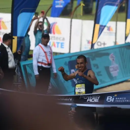 alberto-gonzalez-atleta-elite-de-la-media-maraton-coban-2024-mayo-2024-1.jpg ,