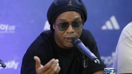 Ronaldinho, leyenda del futbol brasileño - Archivo