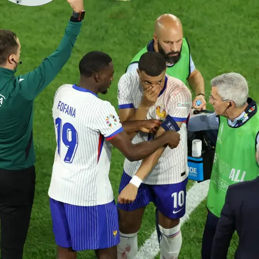 kylian-mbappe-golpe-en-partido-de-francia-junio-2024-scaled-5.webp ,