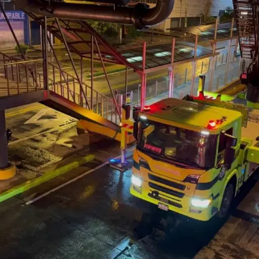 rescatan-hombre-pasarela-zona-8-emisoras-unidas.webp ,